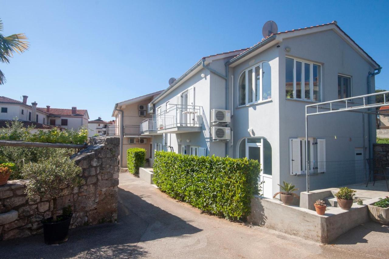Apartments Katarina Porat Malinska Ngoại thất bức ảnh