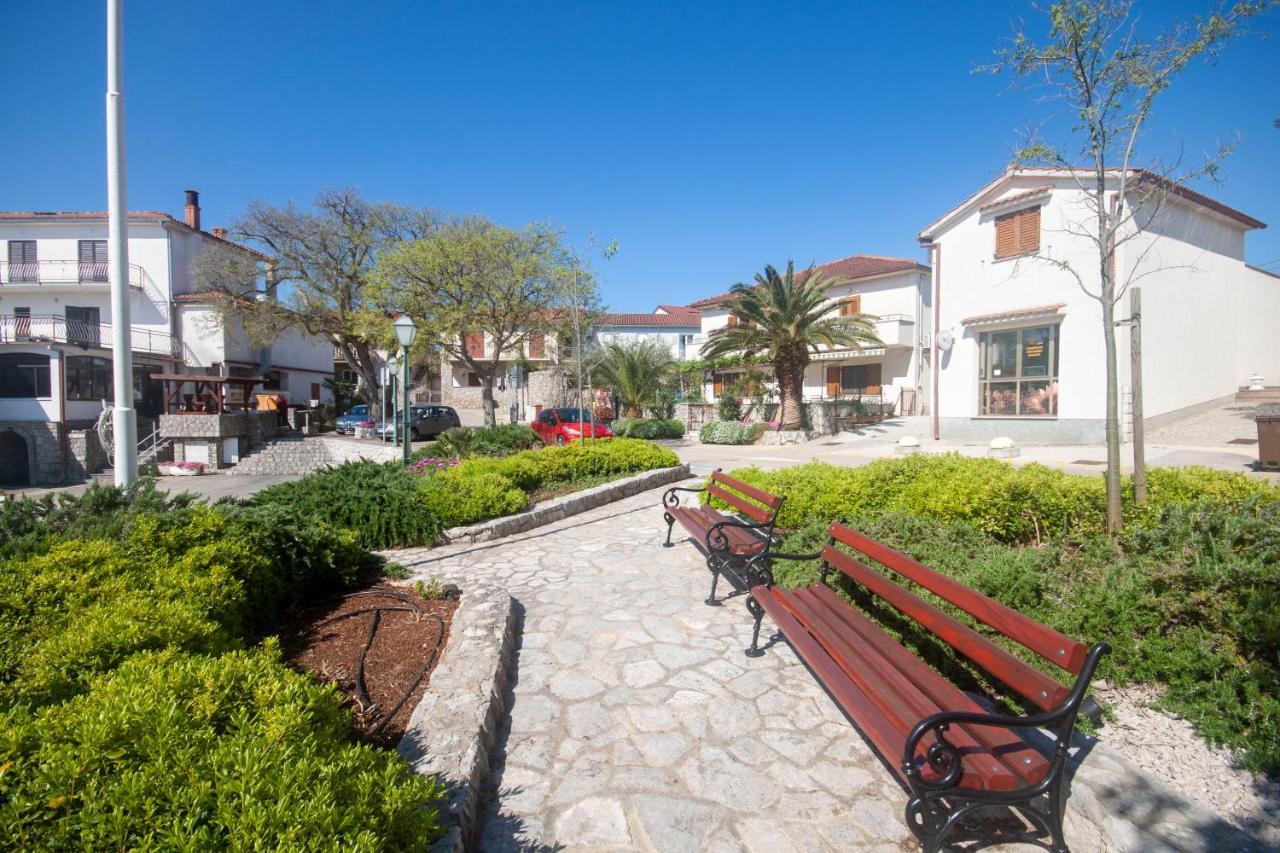 Apartments Katarina Porat Malinska Ngoại thất bức ảnh