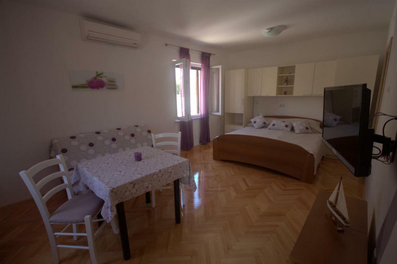 Apartments Katarina Porat Malinska Ngoại thất bức ảnh