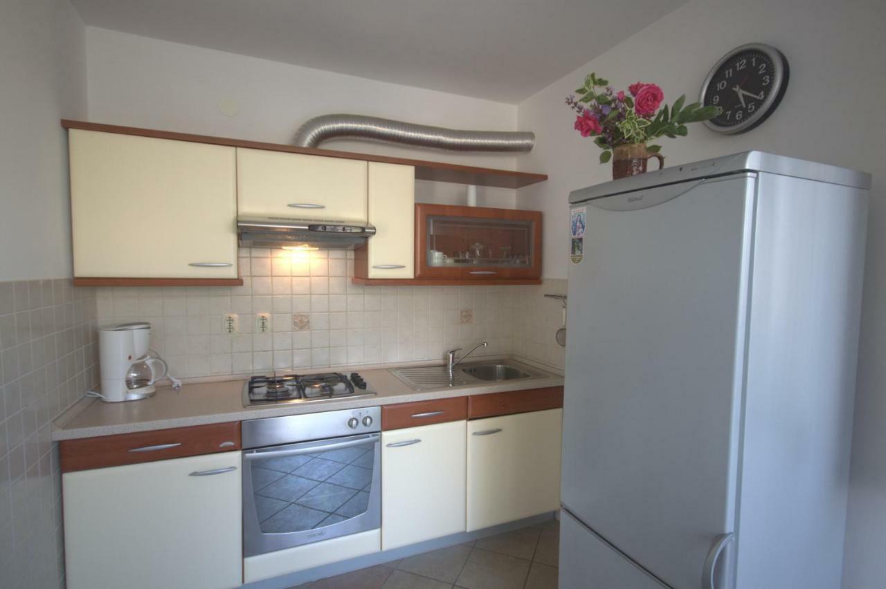 Apartments Katarina Porat Malinska Ngoại thất bức ảnh